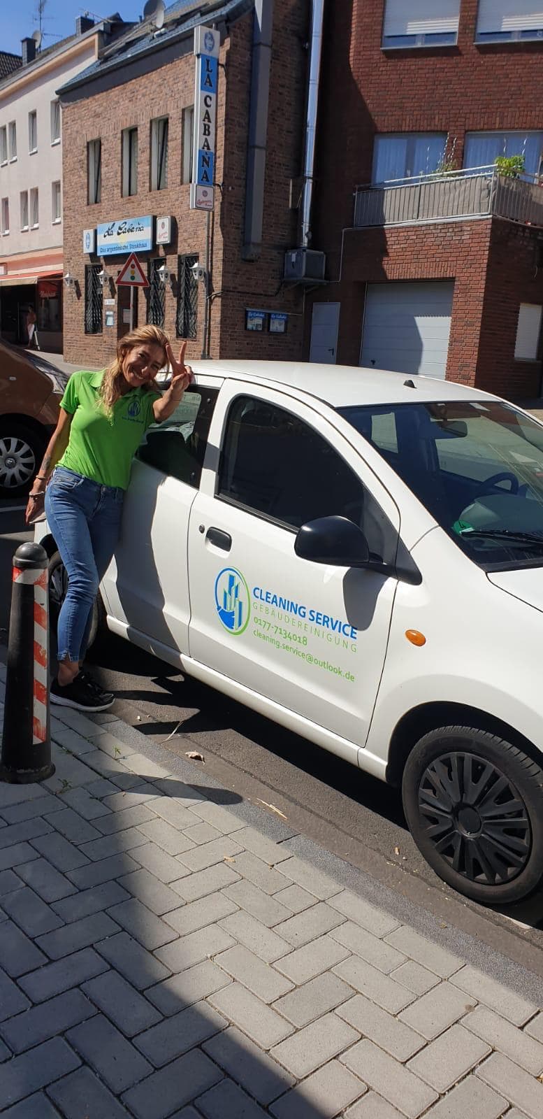 Dienstfahrzeug von Cleaning Service für Einsätze in NRW