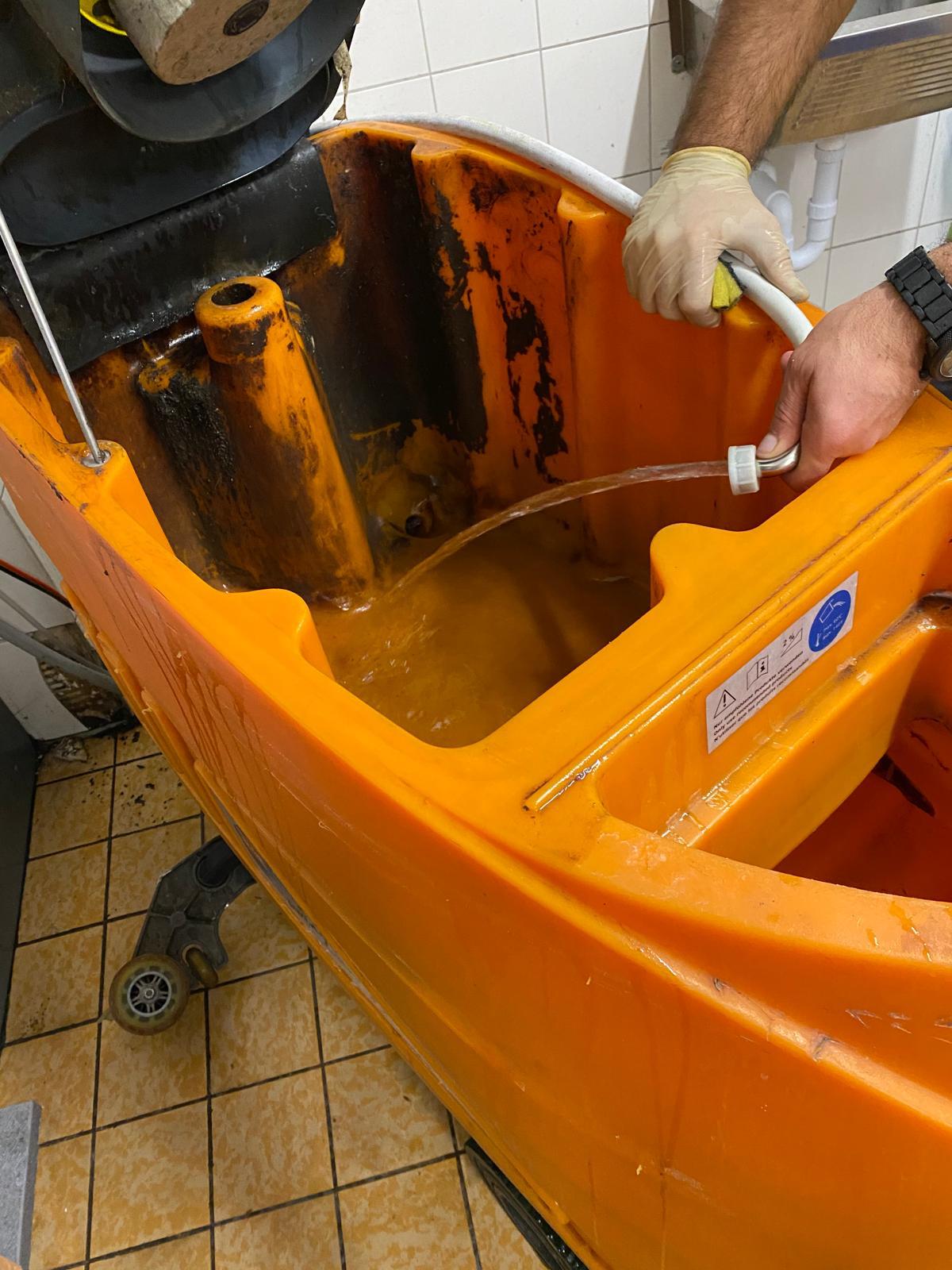 Flurförderzeugereinigung